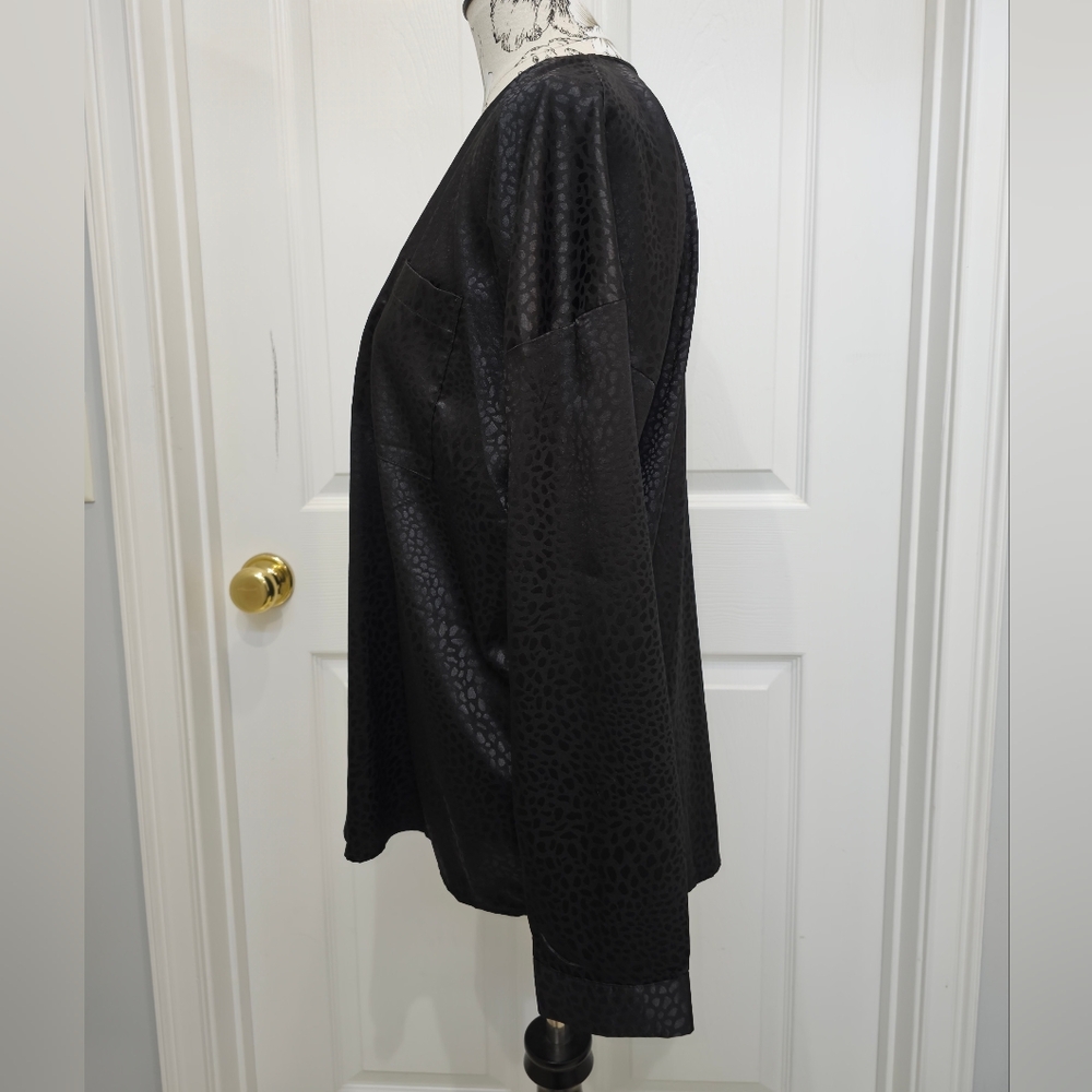 entro, Size Small, Elegant Black Women's Top, Cheetha Print - Picture 4 of 11